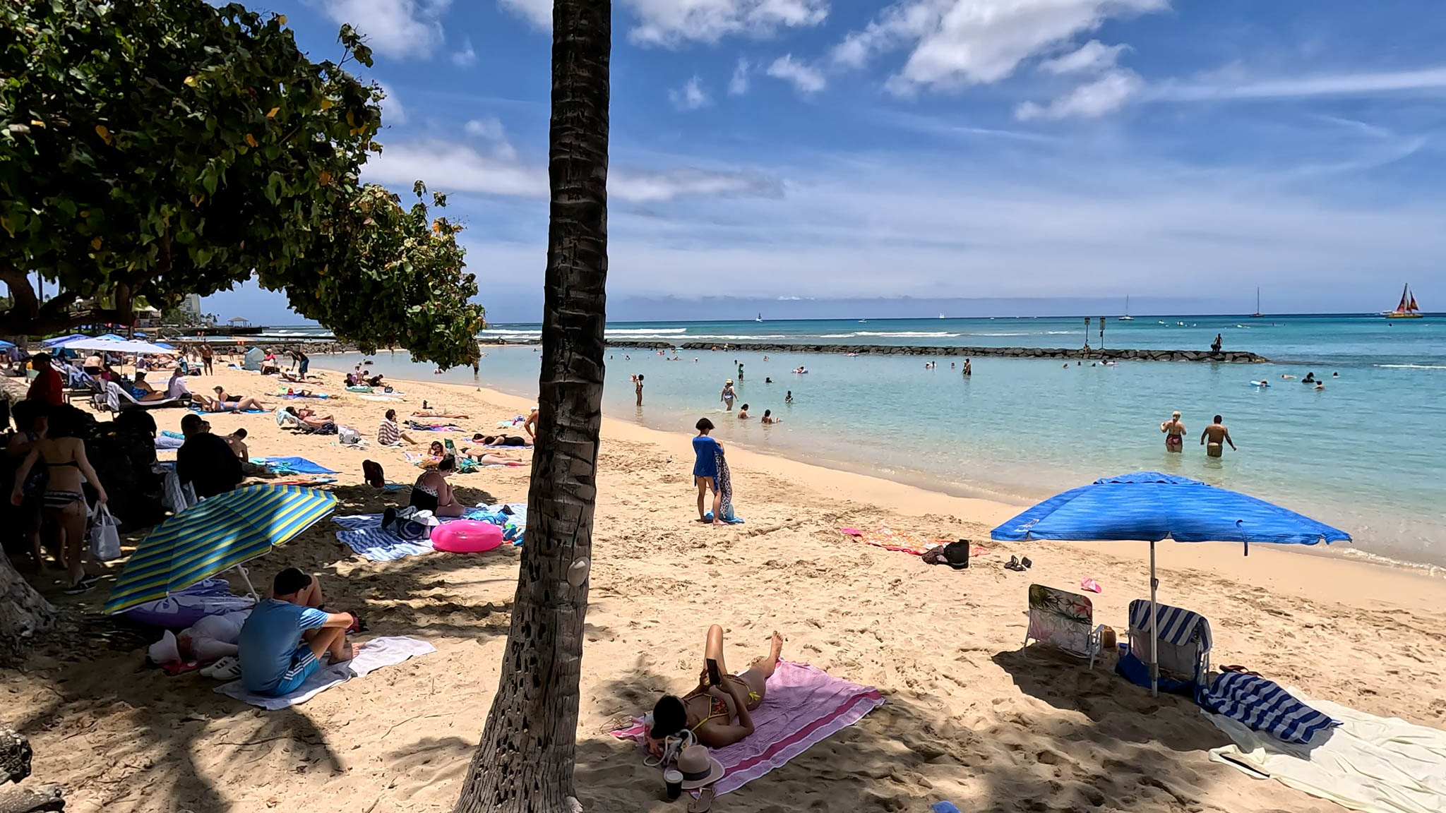 Beachfront Hotels in Waikiki - Alohilani Resort Waikiki Beach - Photo 2