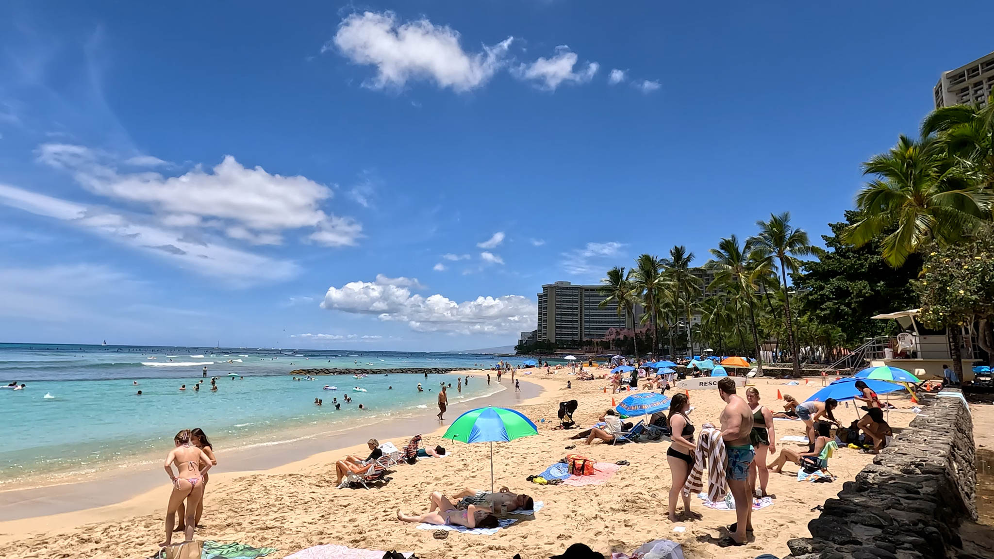 Beachfront Hotels in Waikiki - Alohilani Resort Waikiki Beach - Photo 4