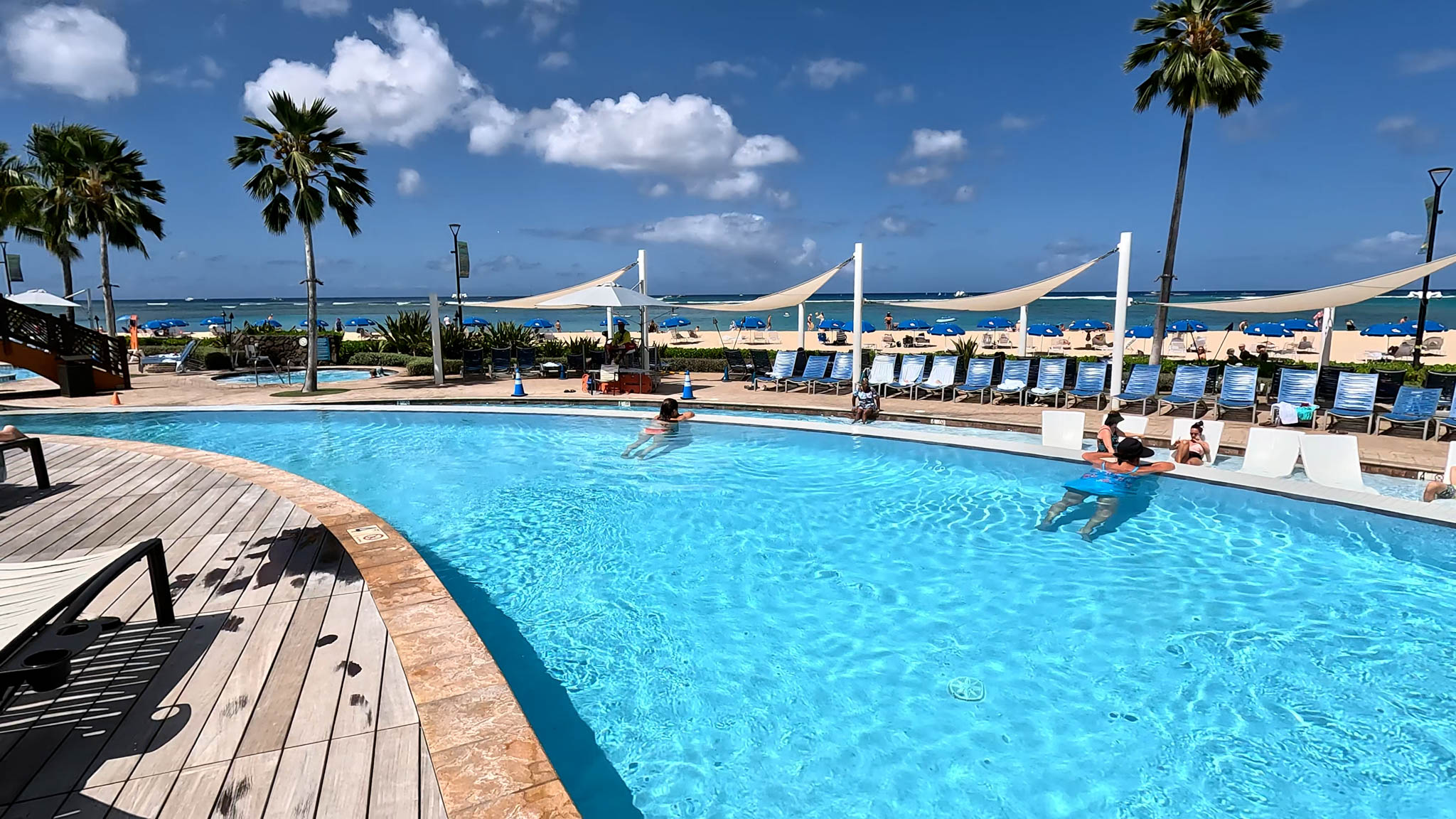Beachfront Hotels in Waikiki - Hale Koa Hotel - Photo 1
