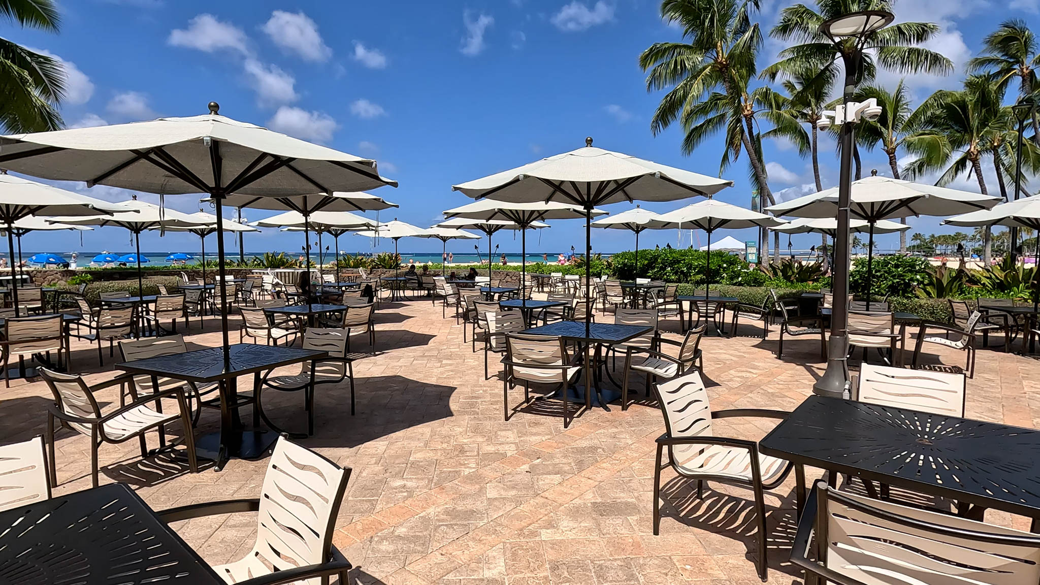 Beachfront Hotels in Waikiki - Hale Koa Hotel - Photo 2