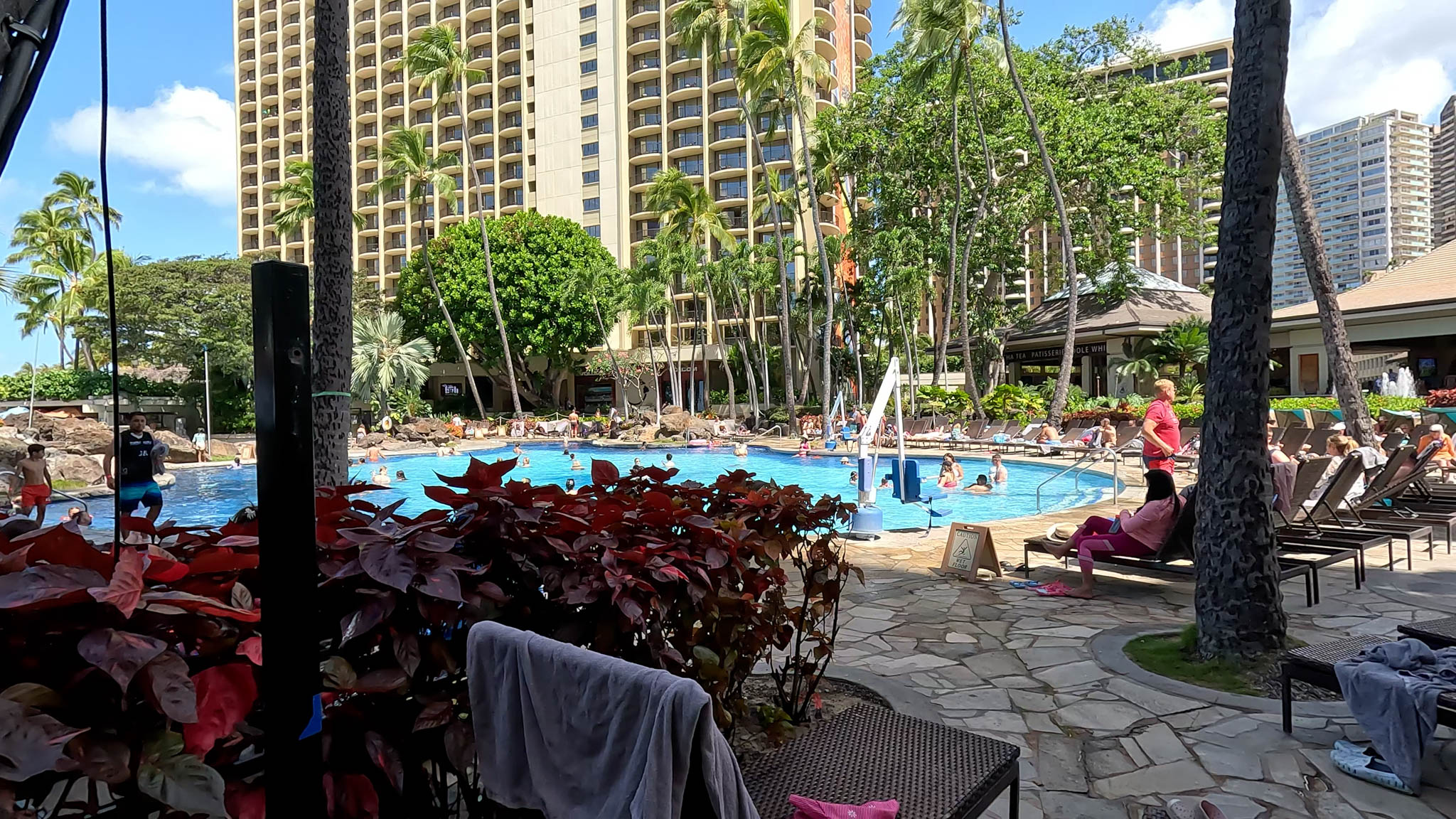 Beachfront Hotels in Waikiki - Hilton Hawaiian Village Beach Resort - Photo 1