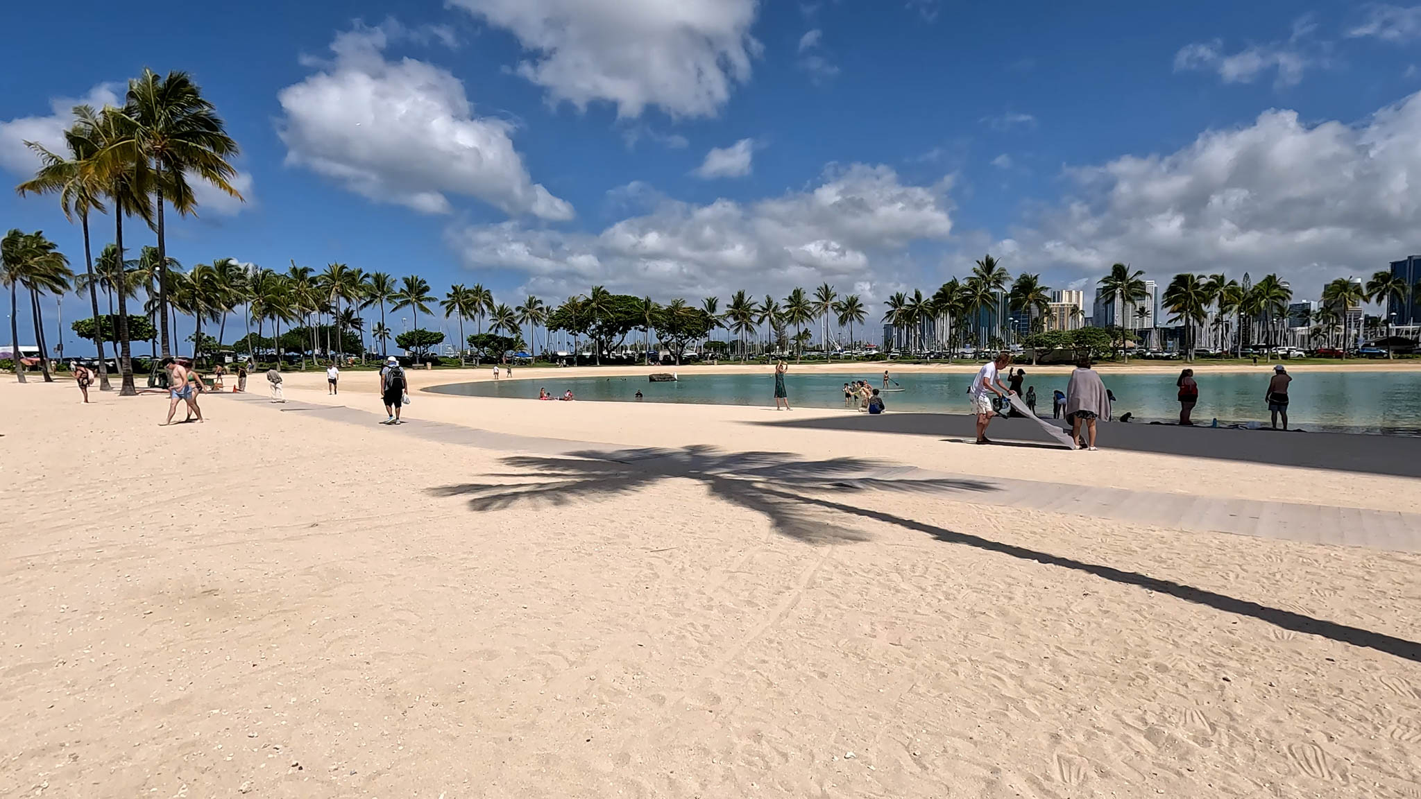 Beachfront Hotels in Waikiki - Hilton Hawaiian Village Beach Resort - Photo 10