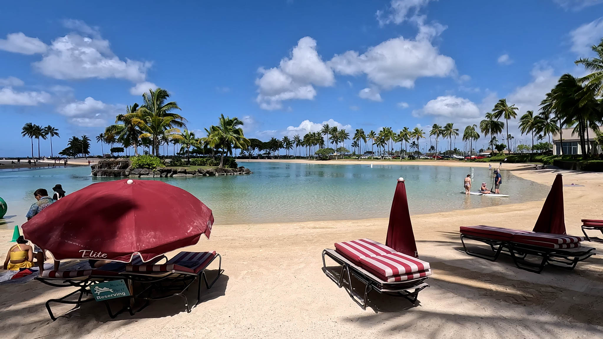 Beachfront Hotels in Waikiki - Hilton Hawaiian Village Beach Resort - Photo 11