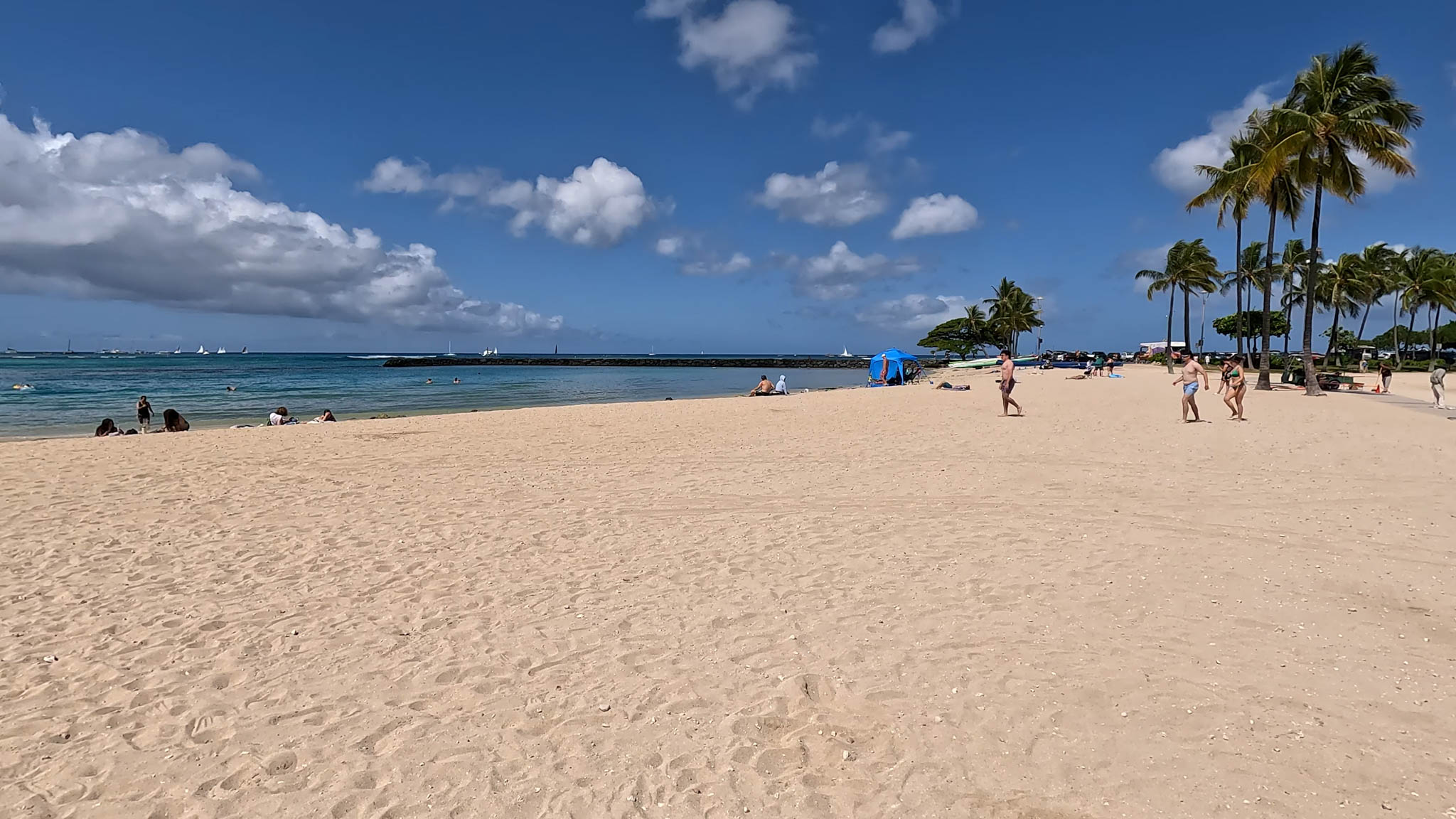 Beachfront Hotels in Waikiki - Hilton Hawaiian Village Beach Resort - Photo 12