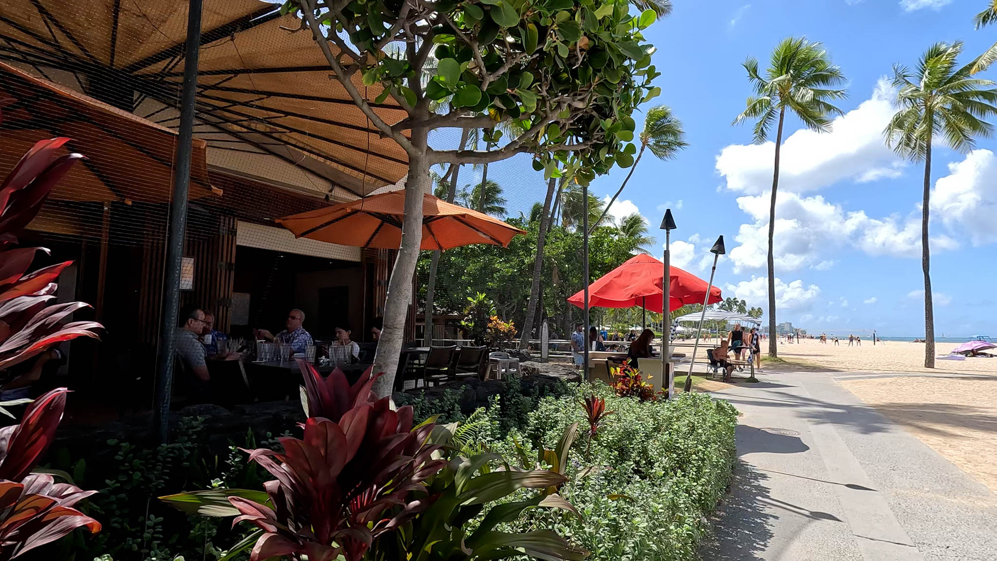 Beachfront Hotels in Waikiki - Hilton Hawaiian Village Beach Resort - Photo 3
