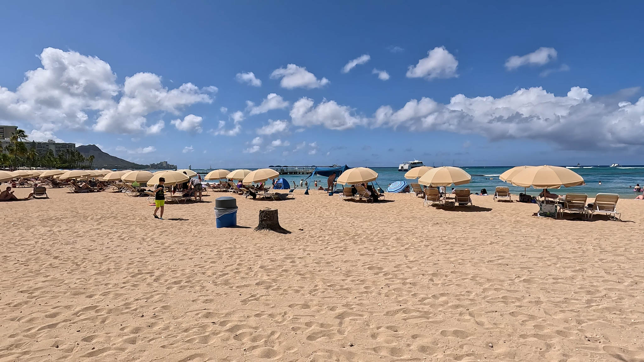 Beachfront Hotels in Waikiki - Hilton Hawaiian Village Beach Resort - Photo 6