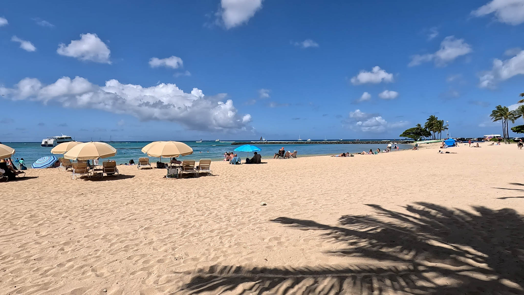 Beachfront Hotels in Waikiki - Hilton Hawaiian Village Beach Resort - Photo 7
