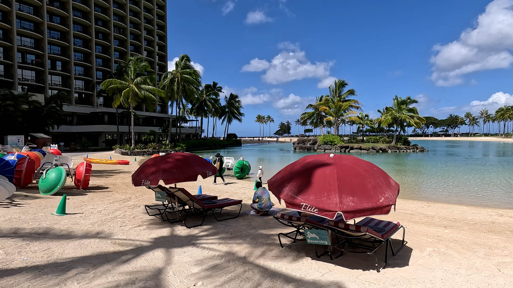 Beachfront Hotels in Waikiki - Hilton Hawaiian Village Beach Resort - Photo 9