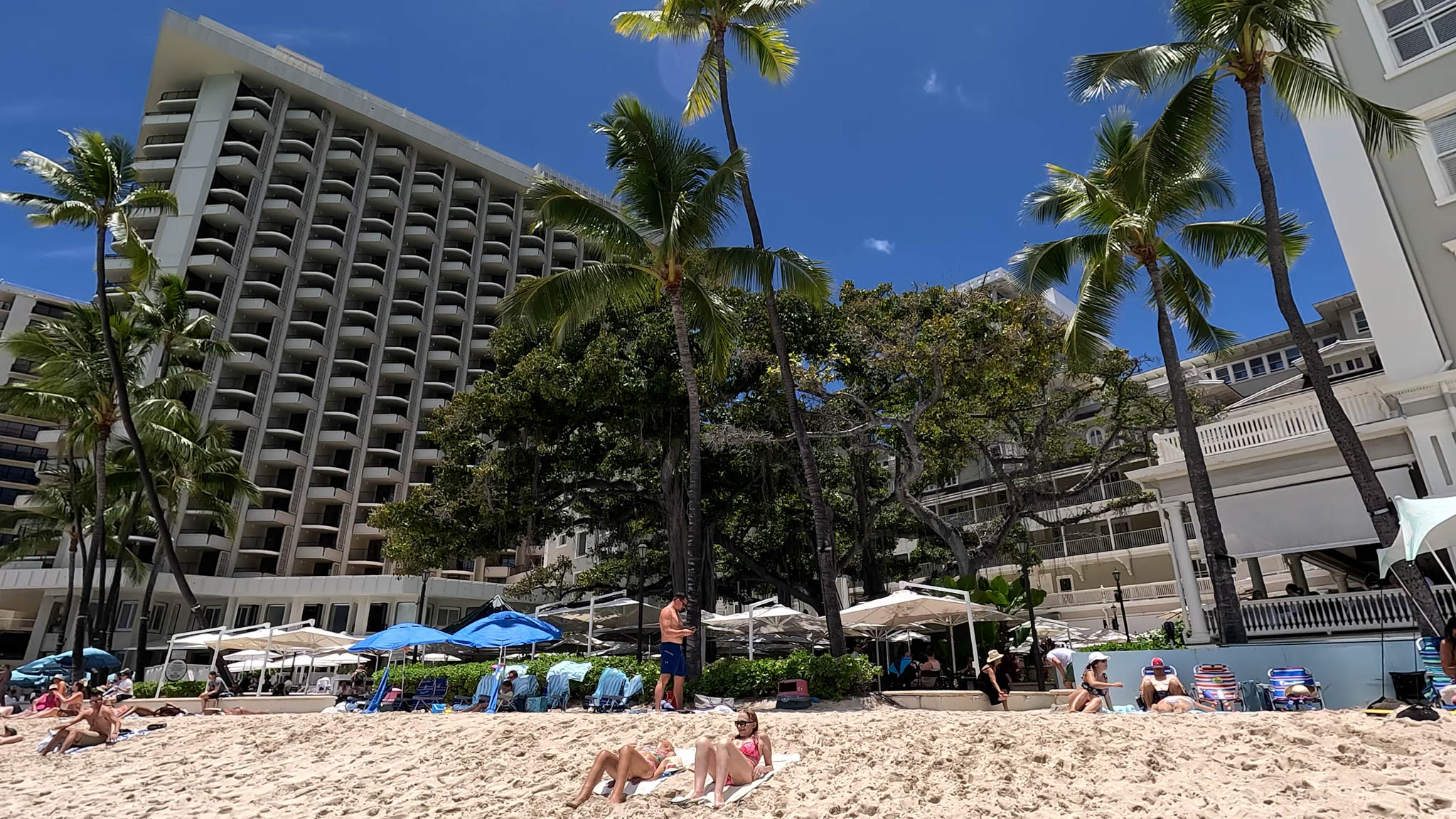 Beachfront Hotels in Waikiki - Moana Surfrider A Westin Resort And Spa - Photo 2