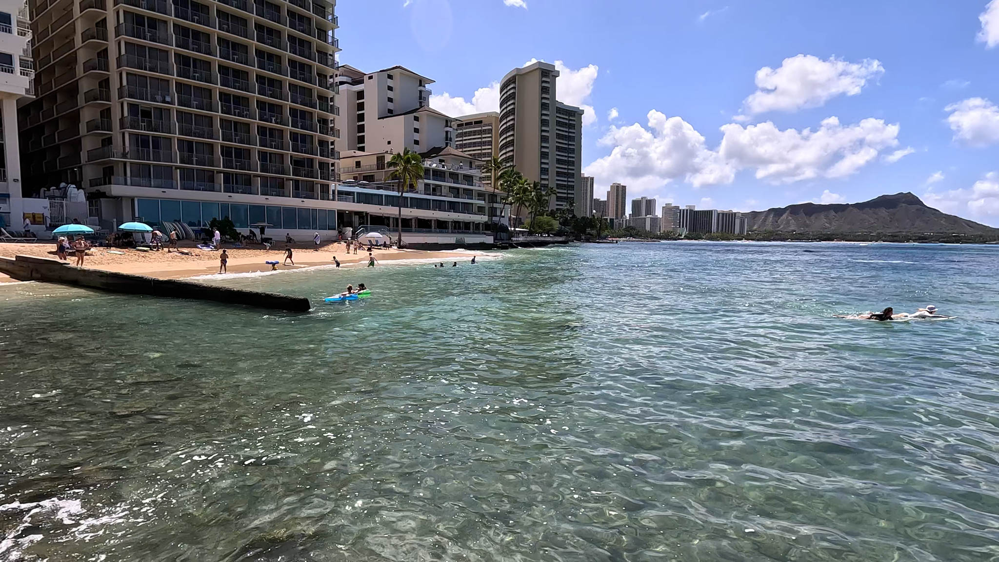 Beachfront Hotels in Waikiki - Outrigger Reef Waikiki Beach Resort - Photo 3